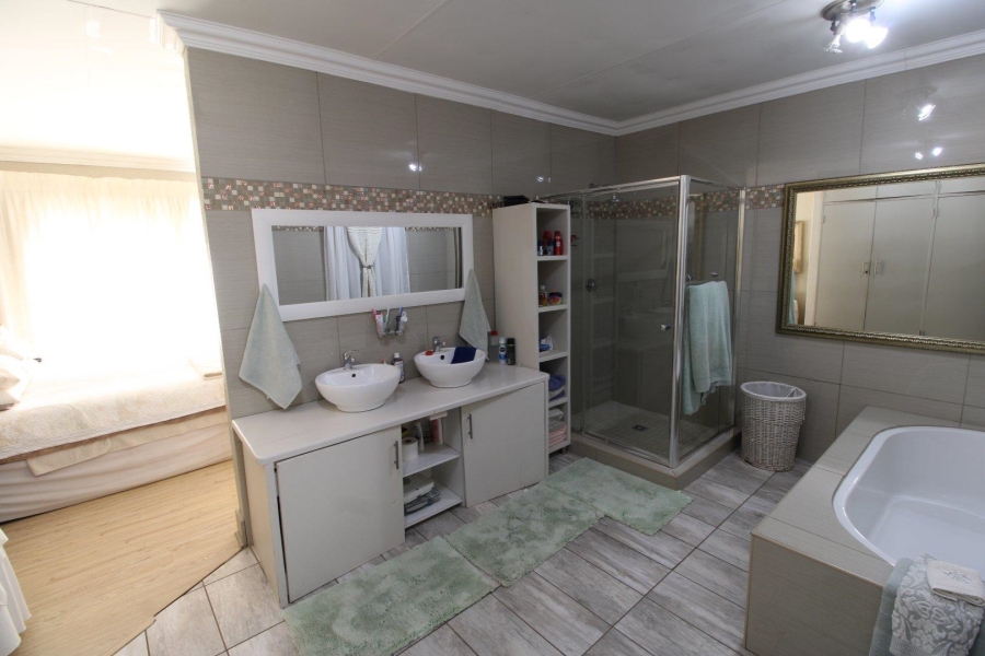 6 Bedroom Property for Sale in Doringkruin North West